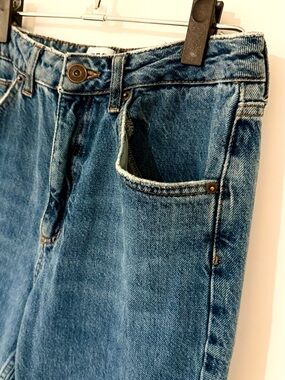 BDG High-Rise Mom Women's Jeans in Medium Blue Wash